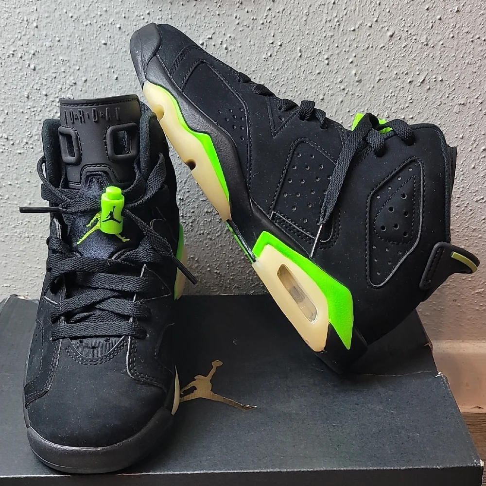 Air Jordan Retro 6s Kids Black and Neon Green High-Tops Size 4